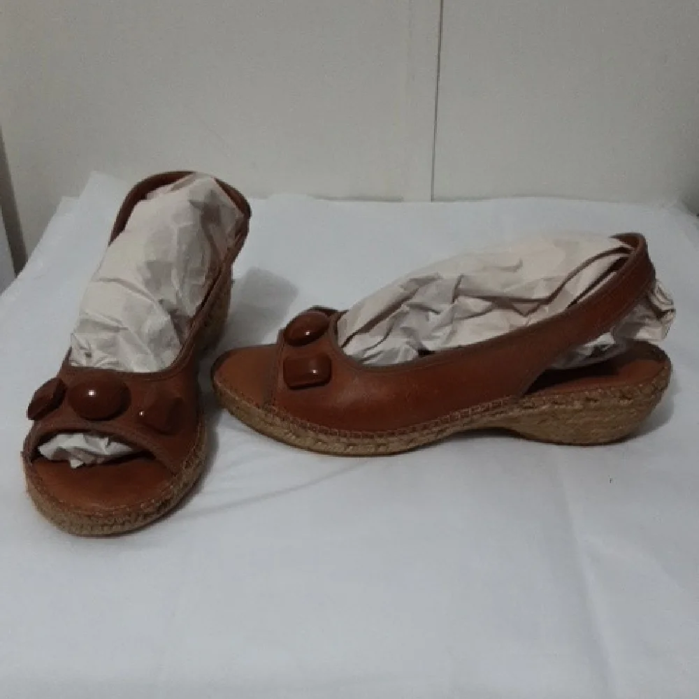 ERIC MICHAEL Brown Embellish Bead Top European  Women's 38 Sandals‎